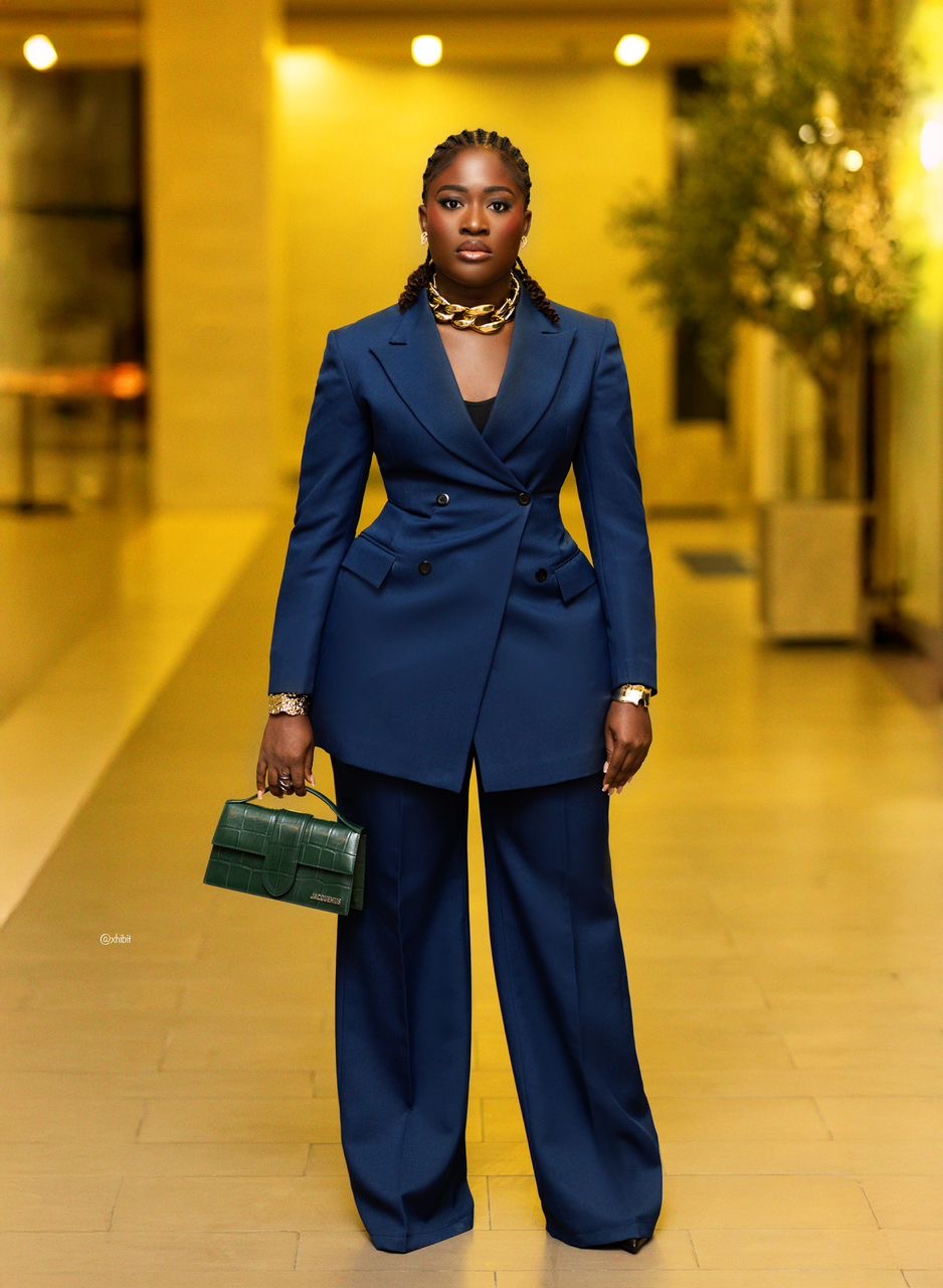 Slim Fit Women's Suit – Tailored Formalwear