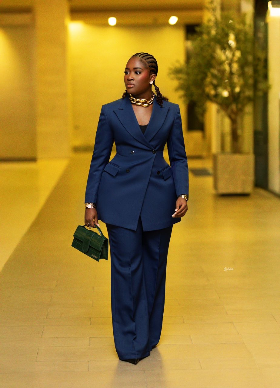 Slim Fit Women's Suit – Tailored Formalwear